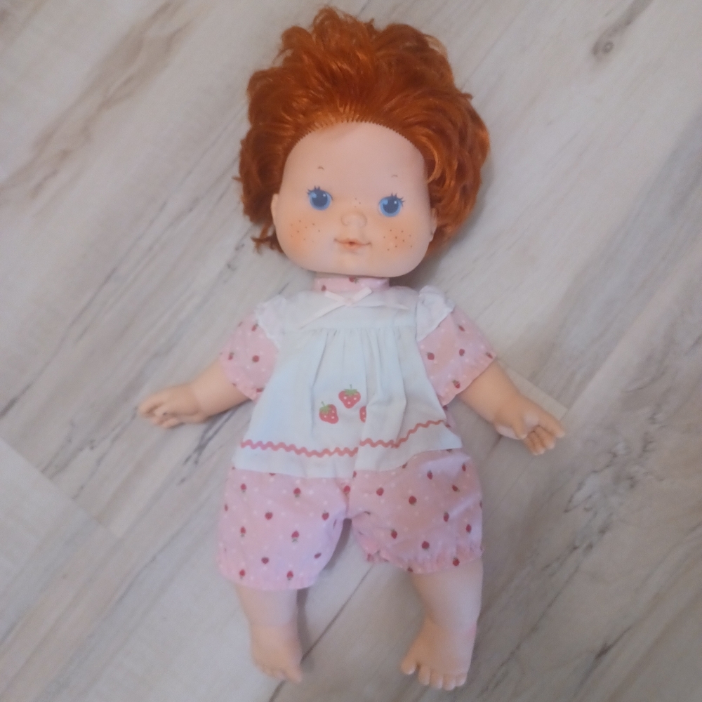 Vintage 1982 strawberry shortcake blow kiss doll.
